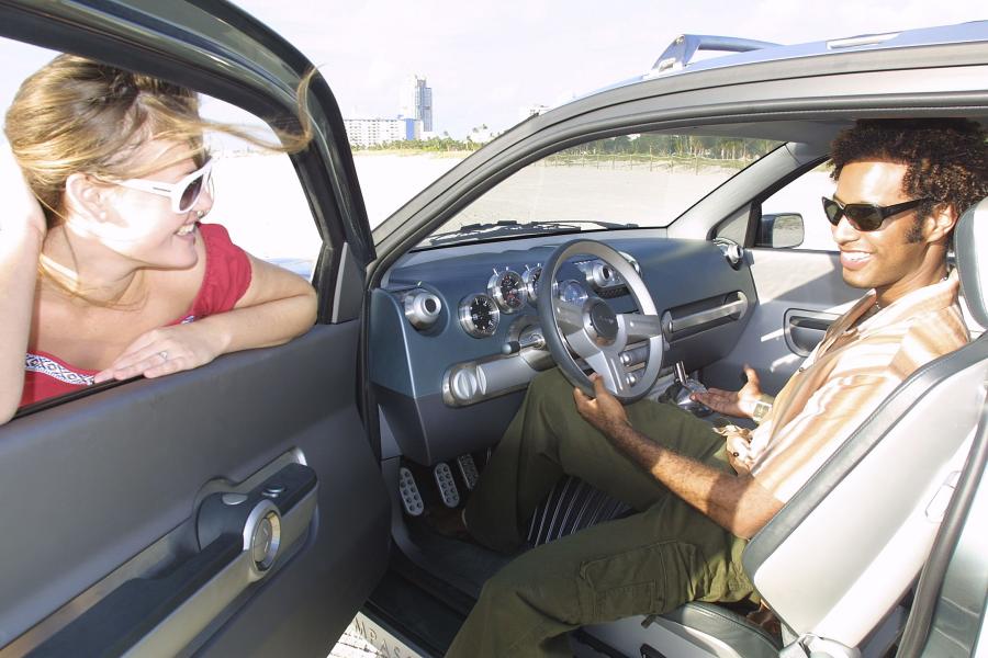  Jeep Compass Concept 2002 года  (фото 7 из 50)